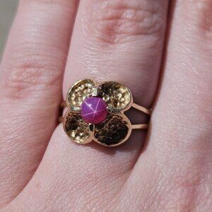 14K Yellow Gold Pink Star Sapphire Repoussé Flower Cocktail Ring Size 6.75